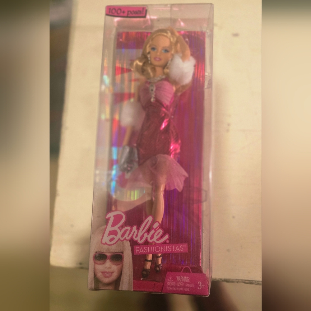 Barbie Fashionistas Glam Doll 2009 Mattel R9878